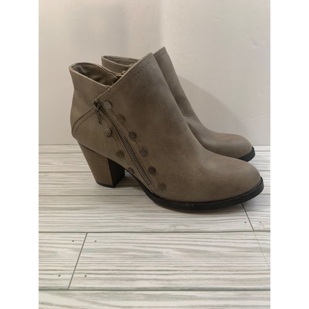 Wallflower Women's Heeled Booties